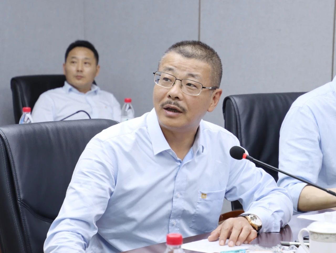 1705375859975089.jpg 海南礦業(yè)學(xué)習(xí)貫徹海南省委八屆四次全會(huì)精神 推動(dòng)高質(zhì)量發(fā)展2_副本_副本.jpg