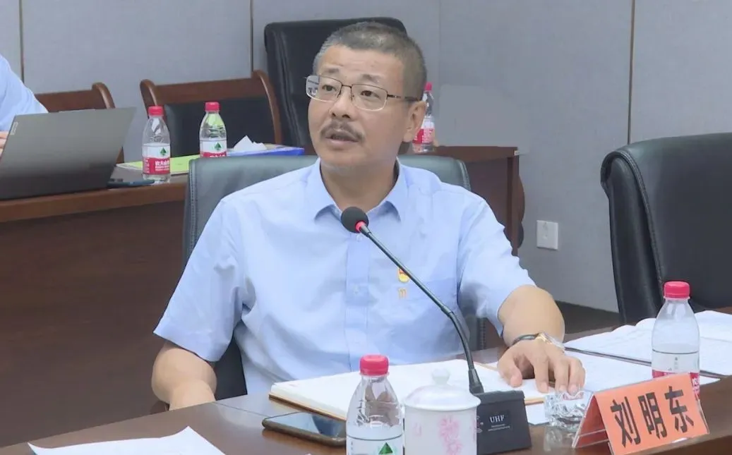 海南礦業(yè)召開(kāi)黨委（擴(kuò)大）會(huì)議 部署黨紀(jì)學(xué)習(xí)教育工作2.jpg