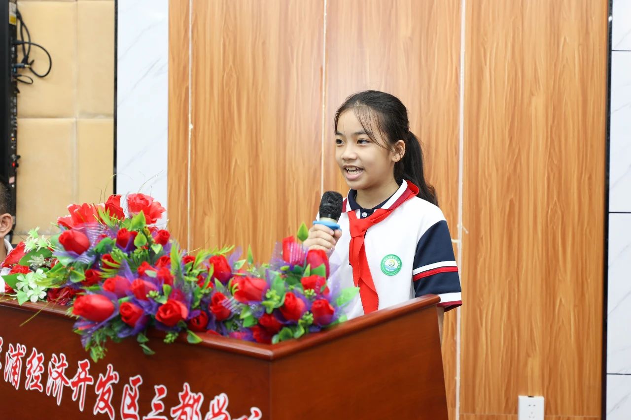 1717548357941750.jpg 情暖校園 關(guān)愛成長 海南礦業(yè)開展六一兒童節(jié)公益捐贈(zèng)活動(dòng)3.jpg