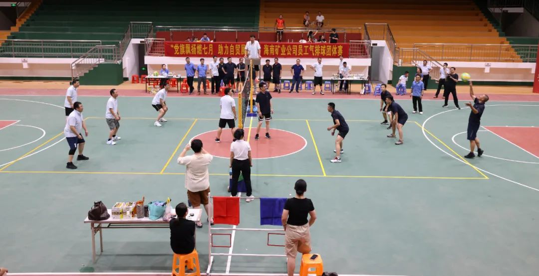 海南礦業(yè)員工氣排球團(tuán)體賽:海南礦業(yè)員工氣排球團(tuán)體賽圓滿落幕